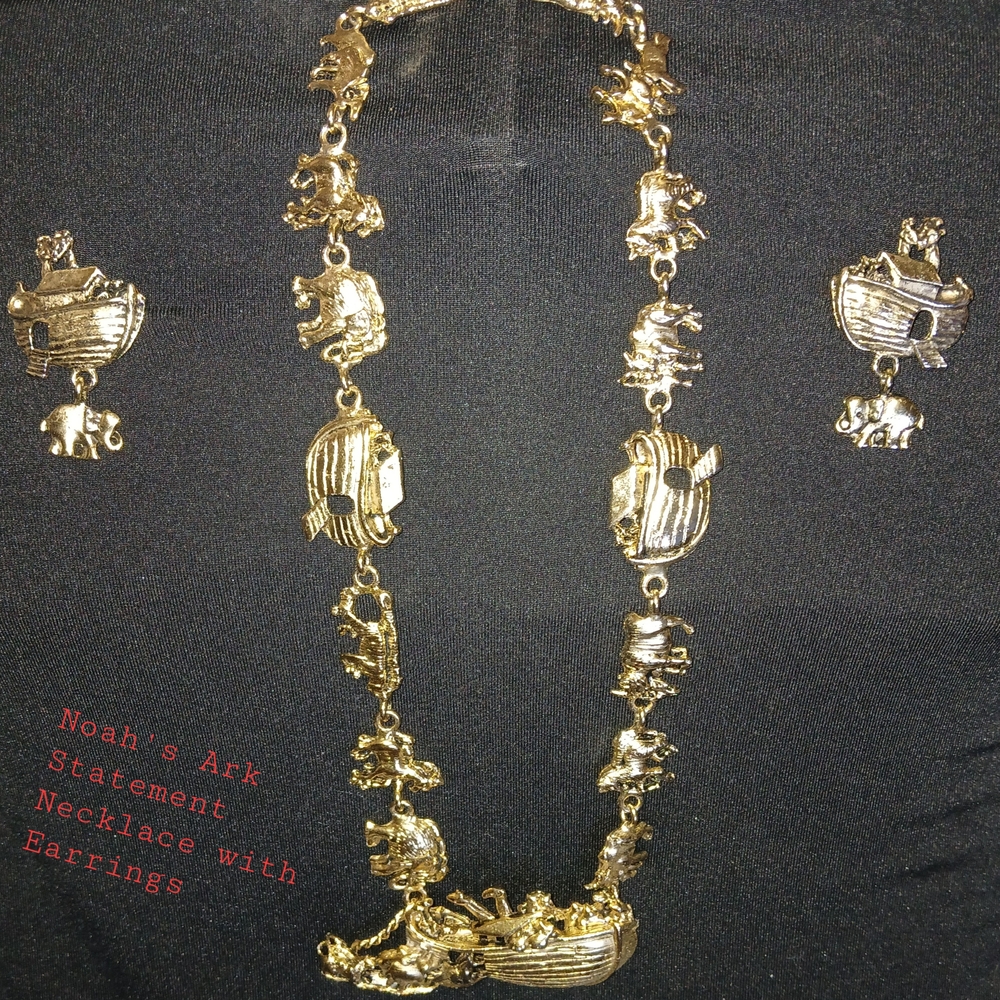 Gold Necklace with Timeless Elegance